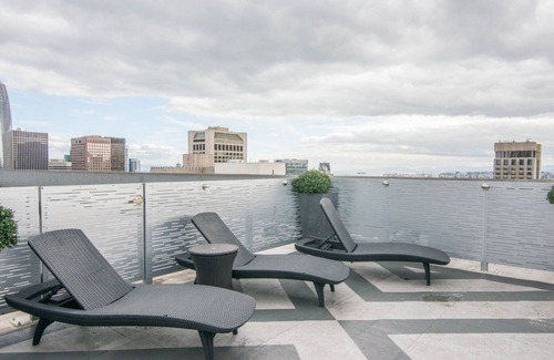 Lower Nob Hill Apartamento | Tasteful Nob Hill 1BR w/ Sauna, Gym, Stunning City View, by Blueground