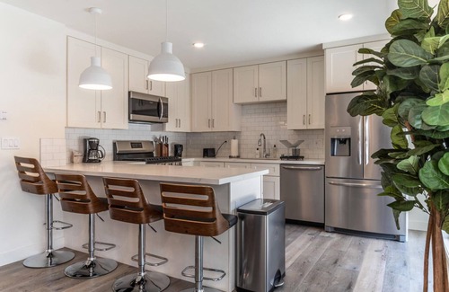 Redondo Beach Apartamento | Tasteful Redondo Beach 2BR, walk to Shops & Restaurants, by Bluueground
