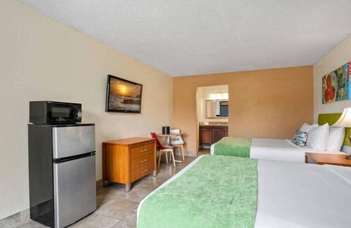 Historic Downtown Kissimmee Hotel | Tasteful Room with 2 DBL Beds Near Local-favorite Spots