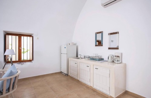 Exo Gonia Villa | Tasteful Santorini Villa | Anthea Residence | 1 Bedroom | Charming Interior & Wonderful Views | Exo Gonia