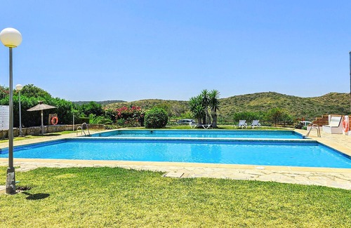 Alcorrin Apartamento | Tasteful vacation apartment with shared outdoor pool and beautiful sea view.