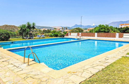 Alcorrin Apartamento | Tasteful vacation apartment with shared outdoor pool and beautiful sea view.