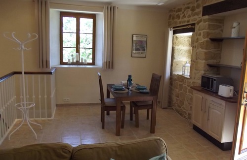Cenac-et-Saint-Julien Cabaña | Tastefully renovated, beautiful views, close to many sights and amenities.