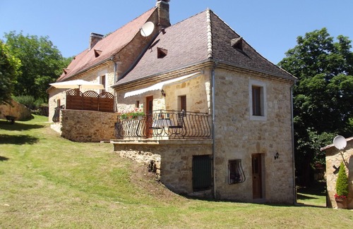 Cenac-et-Saint-Julien Cabaña | Tastefully renovated, beautiful views, close to many sights and amenities.