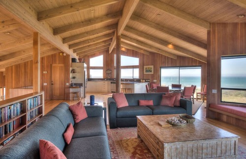 Sea Ranch Casa | Tastefully appointed ocean front home with dramatic ocean views