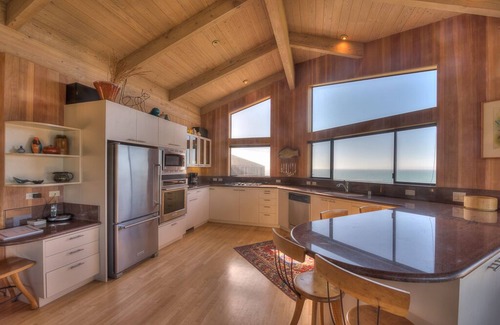 Sea Ranch Casa | Tastefully appointed ocean front home with dramatic ocean views