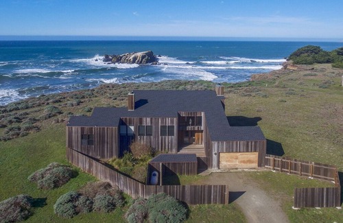 Sea Ranch Casa | Tastefully appointed ocean front home with dramatic ocean views