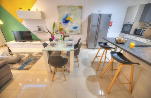 Gzira Apartamento | Tastefully furnished 3beds/3baths, 2balconies WVID1