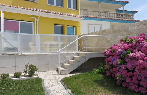 Vale Furado Apartamento | Apartamento amueblado con buen gusto y con una vista única del Atlántico.
