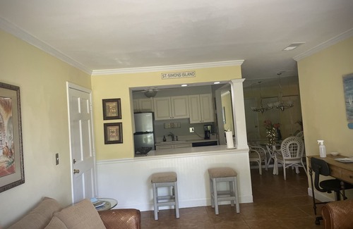 Demere Park Apartamento | Tastefully remodeled condo in Ocean Walk. W/ 2 pools!!Walk from pier!
