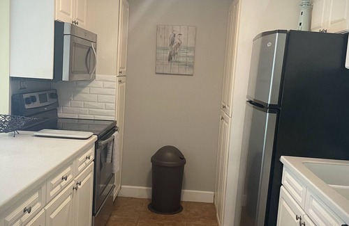 Demere Park Apartamento | Tastefully remodeled condo in Ocean Walk. W/ 2 pools!!Walk from pier!