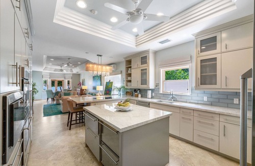 South Sound Casa | Tatenda: Spacious, Beachfront Villa with Private Pool, & Balcony Suites