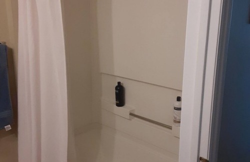 Greensboro Condominio | Tater's Townhome is a cozy 1-bedroom condo with AC, TV no wifi on the 1st Floor