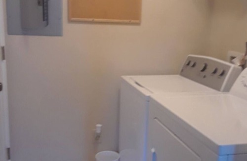 Greensboro Condominio | Tater's Townhome is a cozy 1-bedroom condo with AC, TV no wifi on the 1st Floor