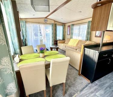 Dogdyke Complejo | Tattershall Lakes 2 bedroom,6 berth Holiday home with hot tube