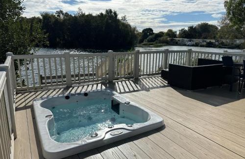Tattershall Complejo | Tattershall Lakes Mini Breaks - Fishing Lake Two