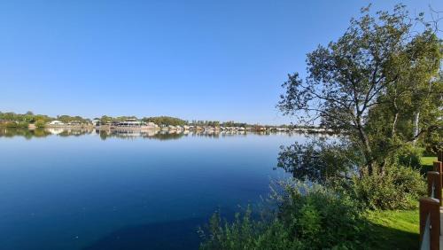 Dogdyke Apartamento | Tattershall Lakeside Lodge Indulgent wheelchair accessible 8 berth with Hot Tub