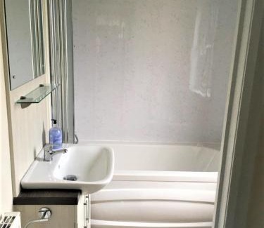 Dogdyke Apartamento | Tattershall Lakeside Lodge Indulgent wheelchair accessible 8 berth with Hot Tub