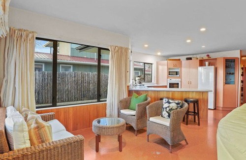 Waitahanui Casa | Taupo Beachfront Escape 12min to Town | Free Wifi