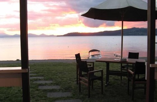 Hilltop Casa | Taupo Central, Lake Front, Hot Water Beach.