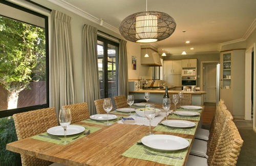 Richmond Heights Cabaña | Taupo Escape - Rainbow Point Holiday Home