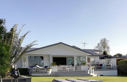 Whakamarama Casa | Tauranga Beachfront House On Waterfront Available For Xmas