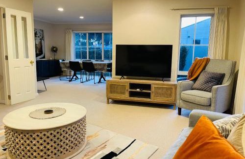 Tauranga Casa | TAURANGA CITY CBD 5TH AVE Elegant Entire Home