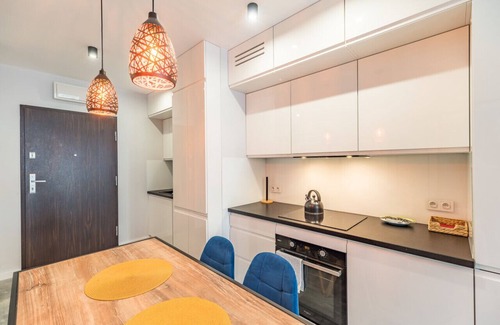 Grzegorzki Apartamento | Tauron Arena Modern Apartment - Parking & Balcony by Rentujemy