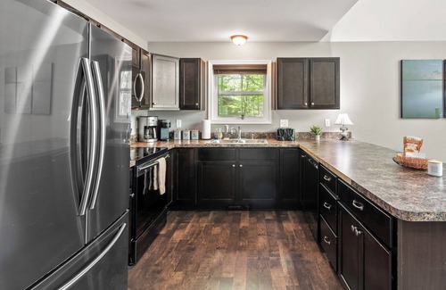 Pocono Lake Casa | Tavern at the Woods by AvantStay | Lakefront Views, Hot Tub, Firepit, Game Room