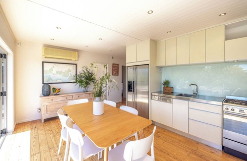 Oneroa Casa | TAWA COTTAGE | Coast & Country | WINTER DEAL - Stay for 3, Pay for 2