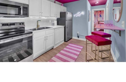 Hope Gardens Apartamento | Taylor Swift Themed Apartment!