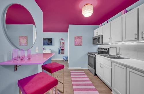 Hope Gardens Apartamento | Taylor Swift Themed Apartment!