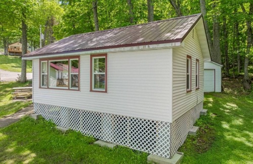 Phelps Cabina | TB8 Thunder Bay Resort Cabin 8