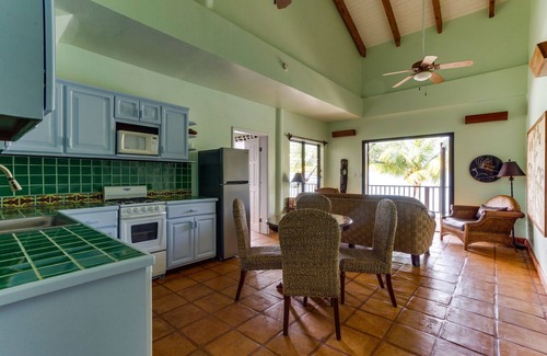 Placencia Complejo | TBS Whole Complex- Beachside-20 Room Large Complex
