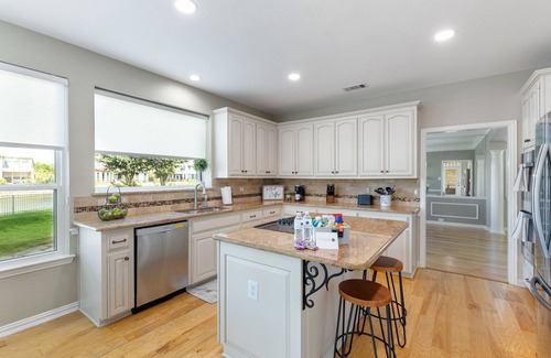 Coppell Casa | TCH - 4BR/3BA Home in Coppell - Spy