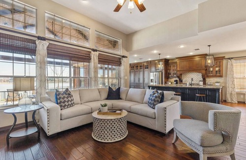 Denton Casa | TCH - Charming 3bd/2ba home in Denton w/ Workspace