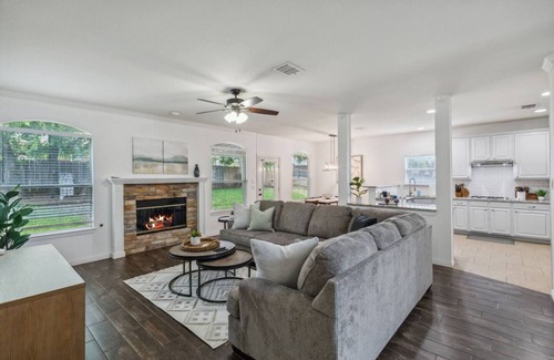 Keller Casa | TCH - Comfortable 4bd/3.5ba home in Keller w/ Off.