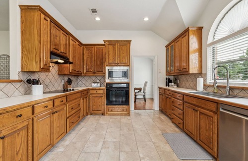 Shady Shores Casa | TCH - Cozy 4bd/2ba in Shady Shores with Workspace