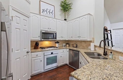 Valley Ranch Casa | TCH - Spacious 3bd/2ba in Irving with Workspace