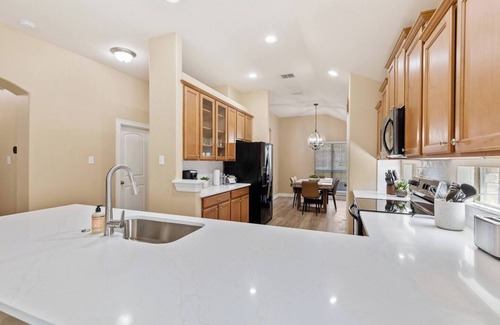 McKinney Casa | TCH - Spacious 4bd/2ba in McKinney with Workspace