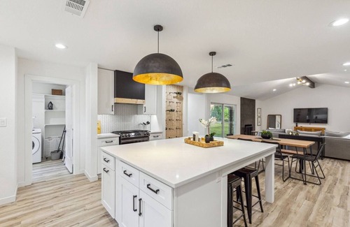 Grapevine Casa | TCH - Spacious 4bd/2ba in Grapevine with Workspace
