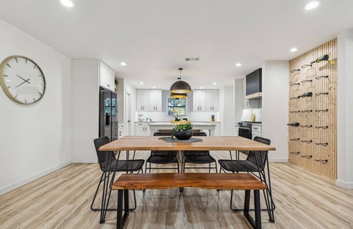 Grapevine Casa | TCH - Spacious 4bd/2ba in Grapevine with Workspace