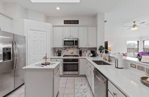 Lewisville Casa | TCH - Spacious 4bd/2ba home in Lewisville w/Office