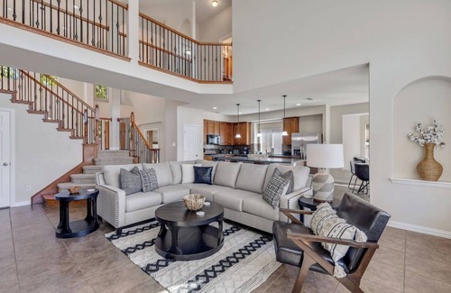 Keller Casa | TCH - Spacious 4bd/3.5ba in Fort Worth with Office