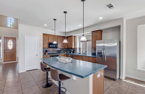 Keller Casa | TCH - Spacious 4bd/3.5ba in Fort Worth with Office