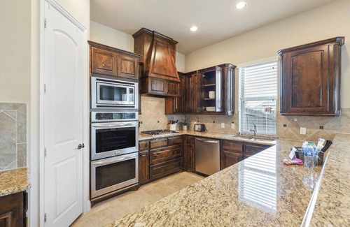 Frisco Casa | TCH - Spacious 4bd/3ba home in Frisco with Office