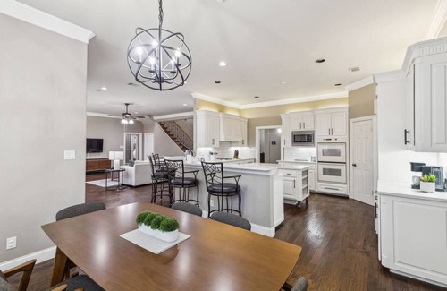 Southwest Carrollton Casa | TCH - Spacious 4bd/4ba home in Carrollton w/Office