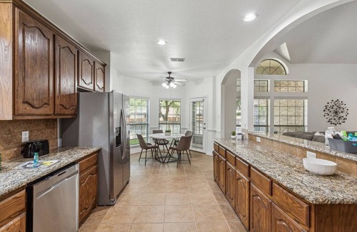 Keller Casa | TCH - Spacious 5bd/3.5ba in Fort Worth with Office