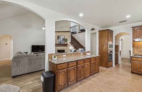 Keller Casa | TCH - Spacious 5bd/3.5ba in Fort Worth with Office