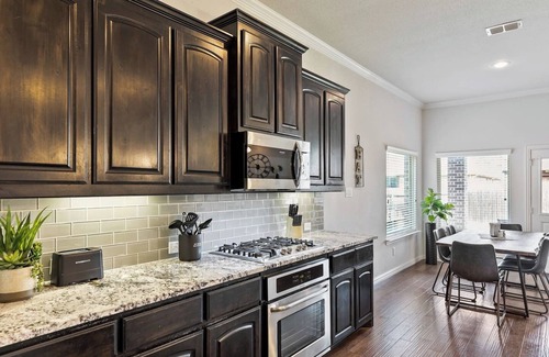 Keller Casa | TCH - Spacious 5bd/3ba in Fort Worth w/ Workspace